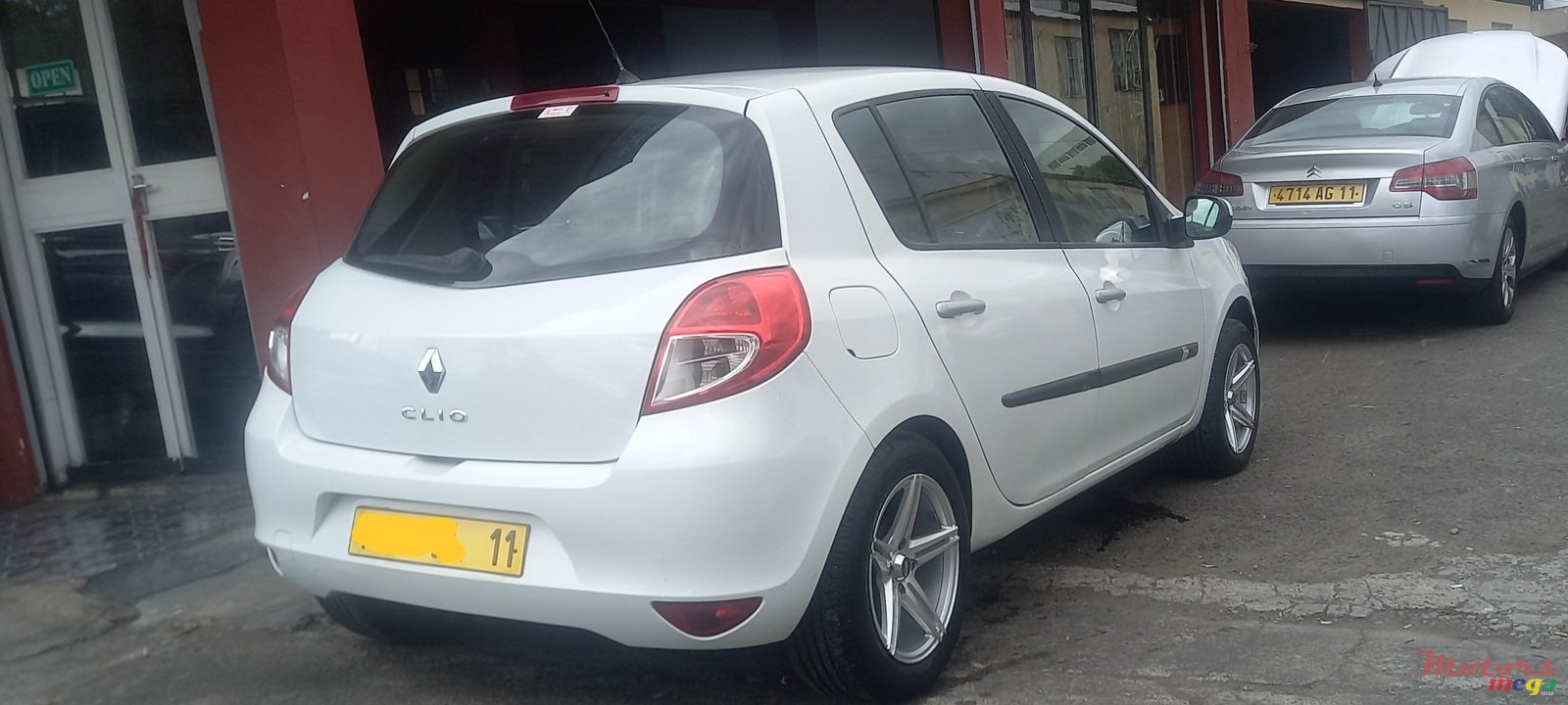 2011' Renault Clio III photo #3