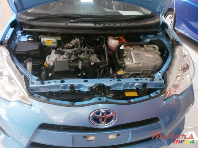 2013' Toyota Prius Aqua photo #5