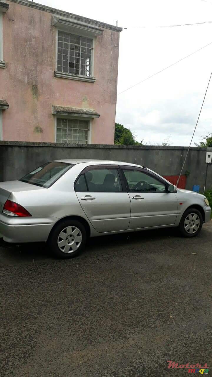 2002' Mitsubishi Lancer GLX photo #2