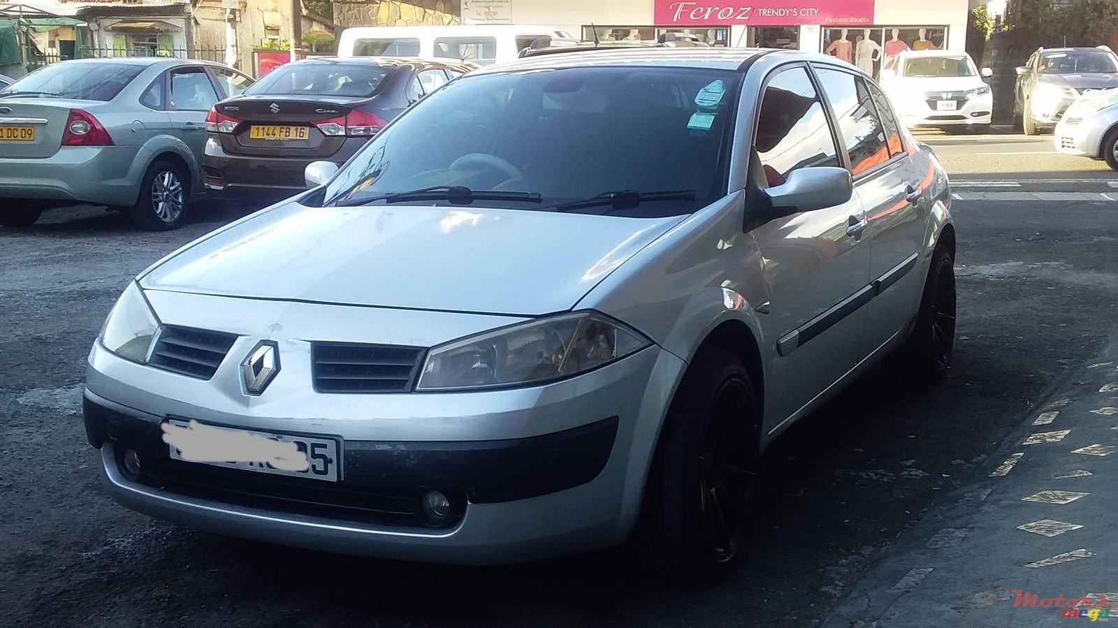 2005' Renault Megane photo #1