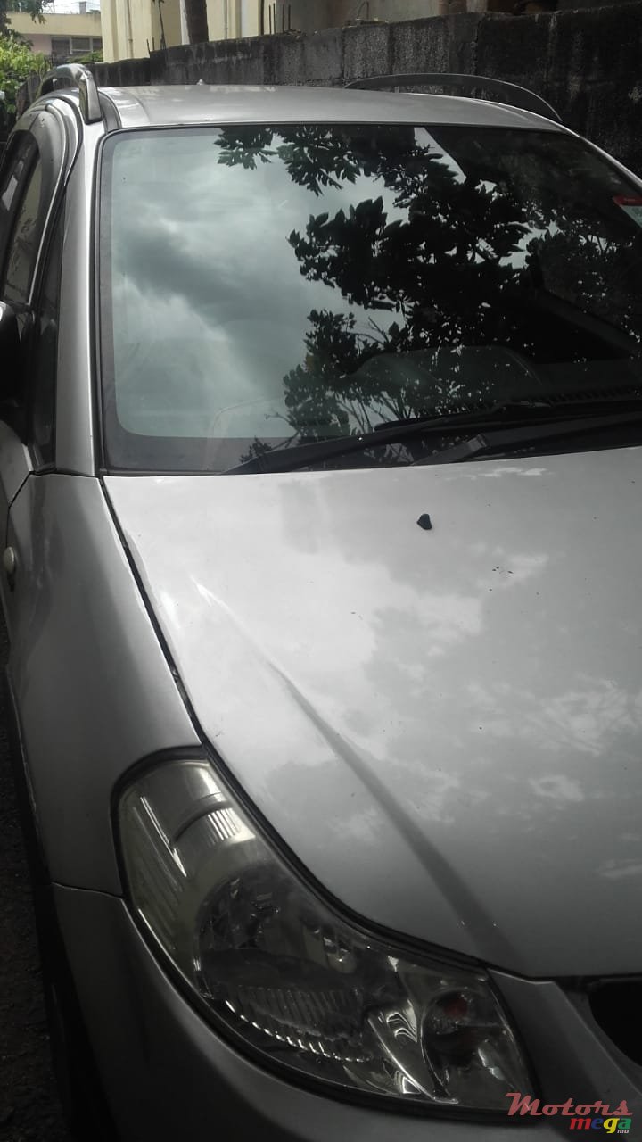 2010' Suzuki SX4 S photo #1