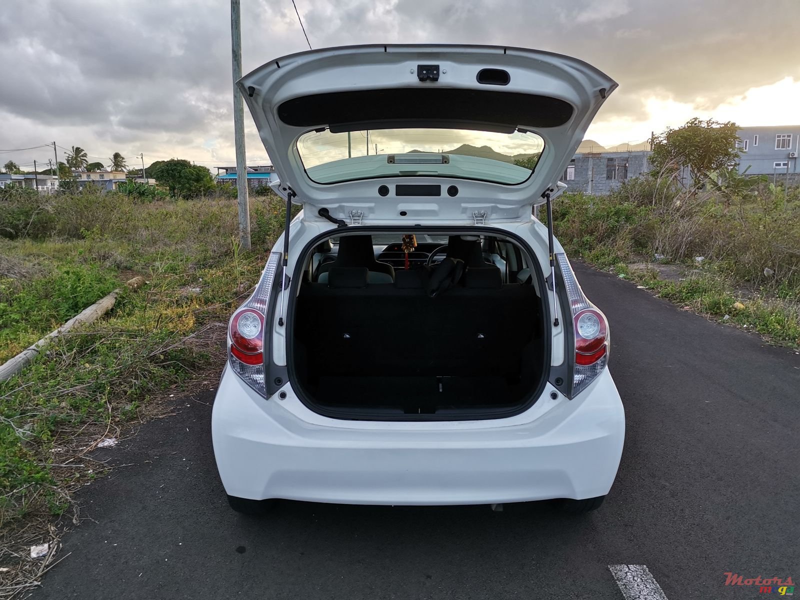 2013' Toyota Aqua photo #4