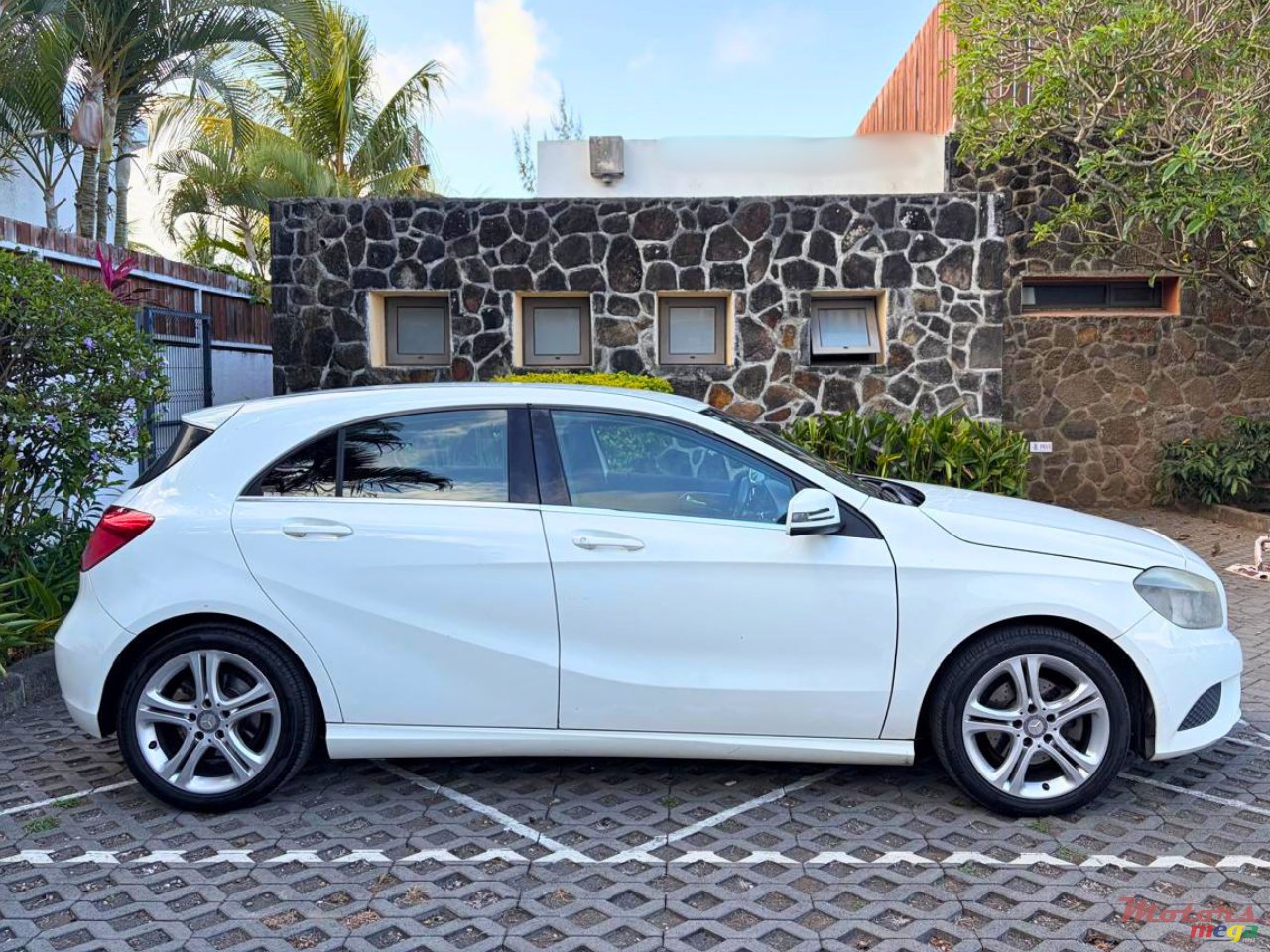 2013' Mercedes-Benz A 180 photo #2