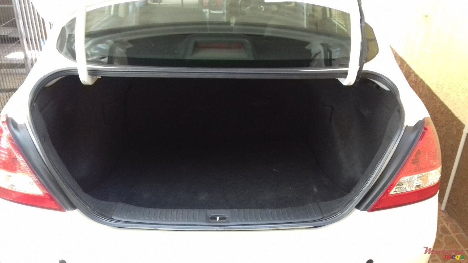 2006' Nissan Tiida Latio photo #5