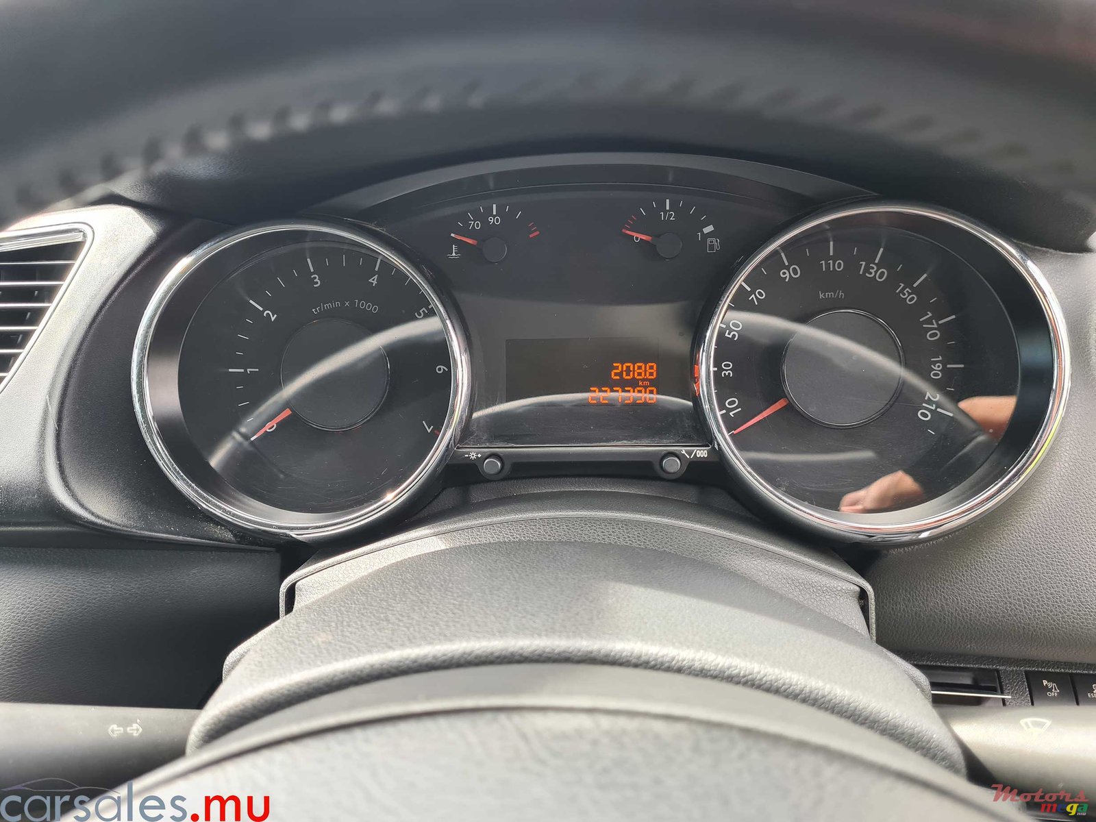 2011' Peugeot 3008 1.6 VTI photo #7