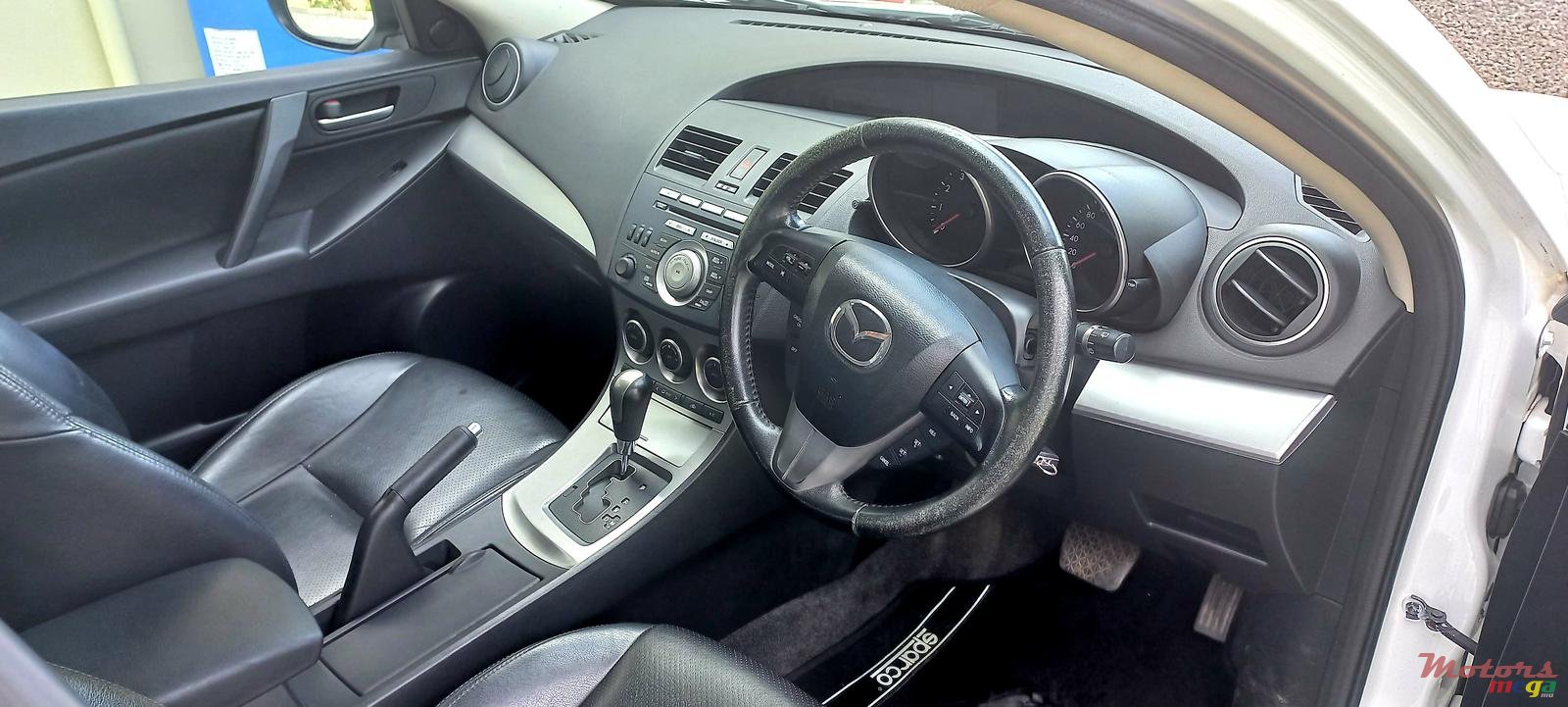 2011' Mazda 3 photo #5