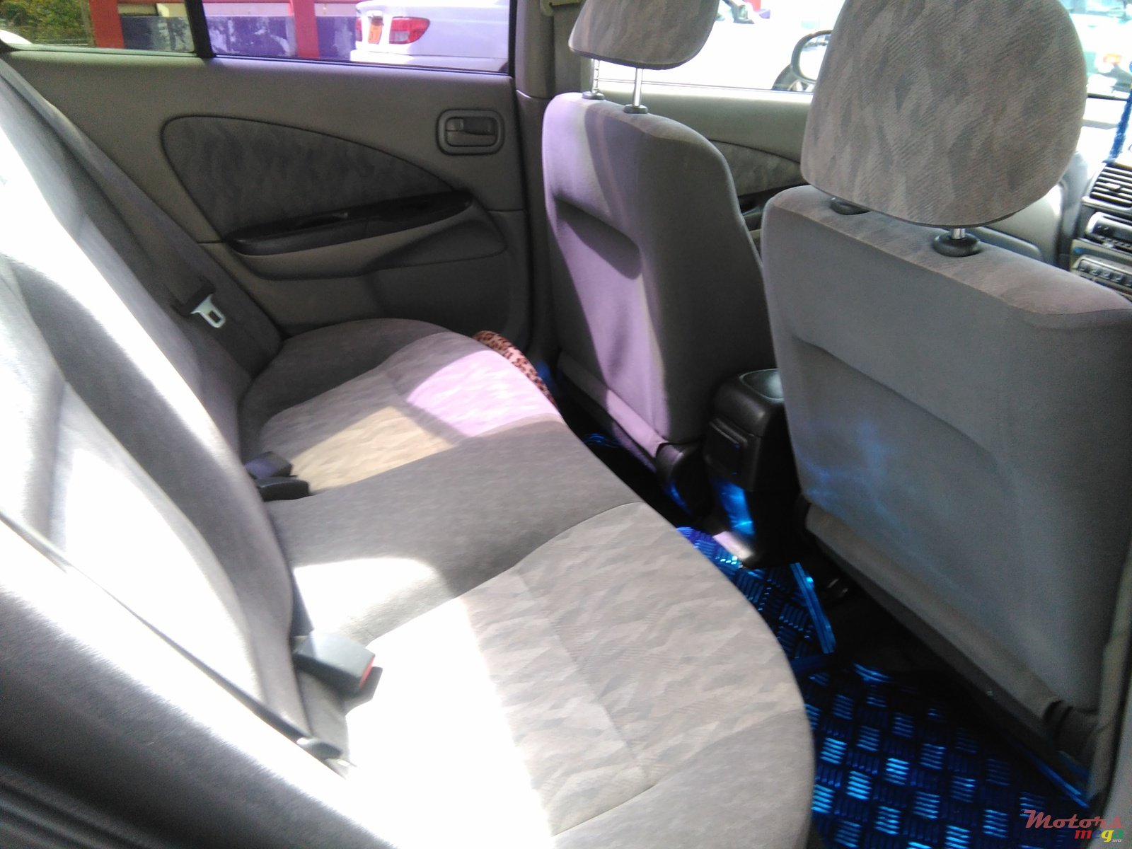 2002' Nissan Sunny original photo #4