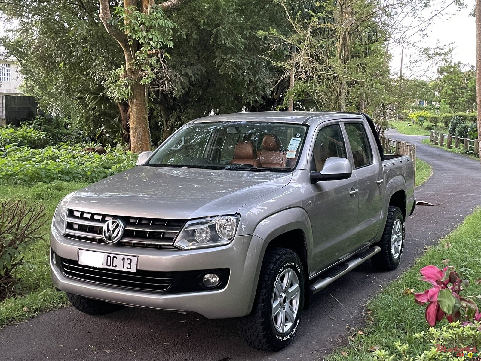 2013' Volkswagen Amarok 4x4 photo #2
