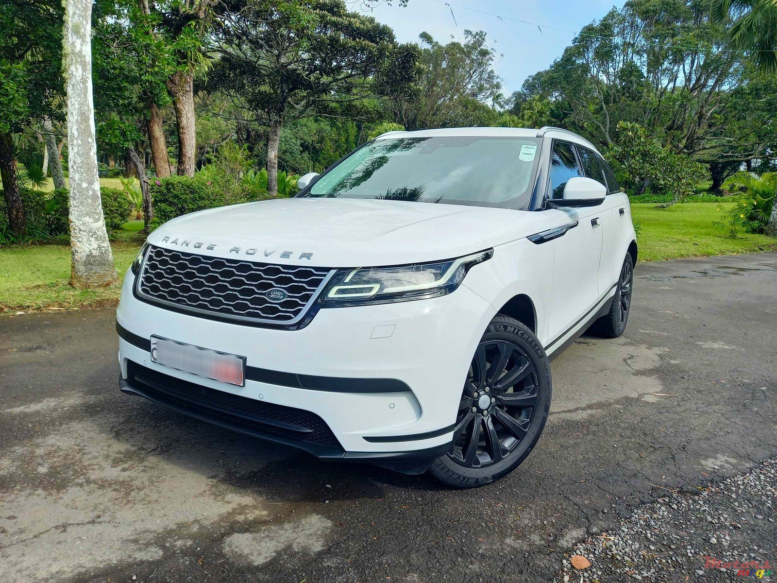2018' Land Rover Range Rover Velar P250 S photo #1