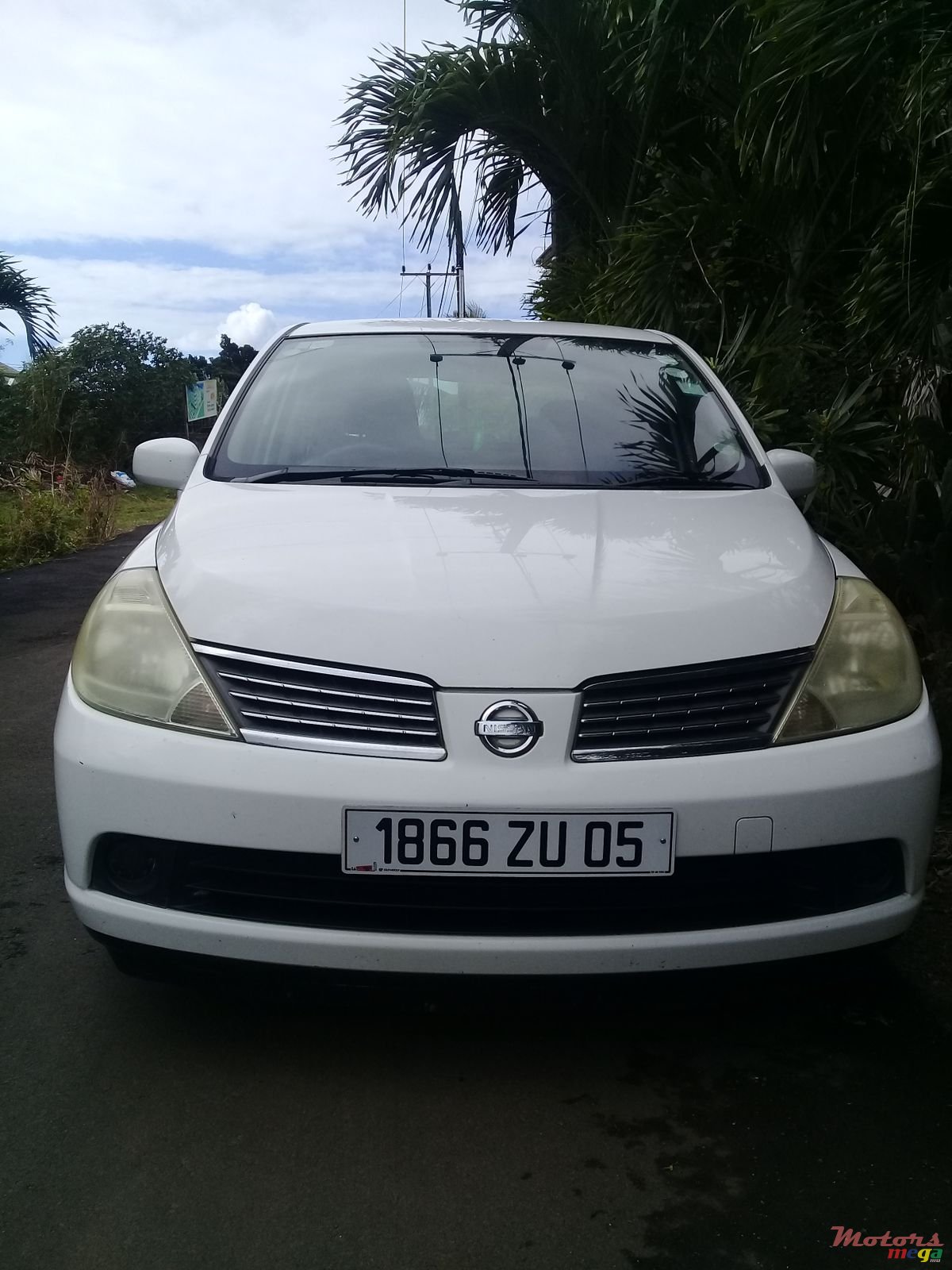 2005' Nissan Tiida photo #2