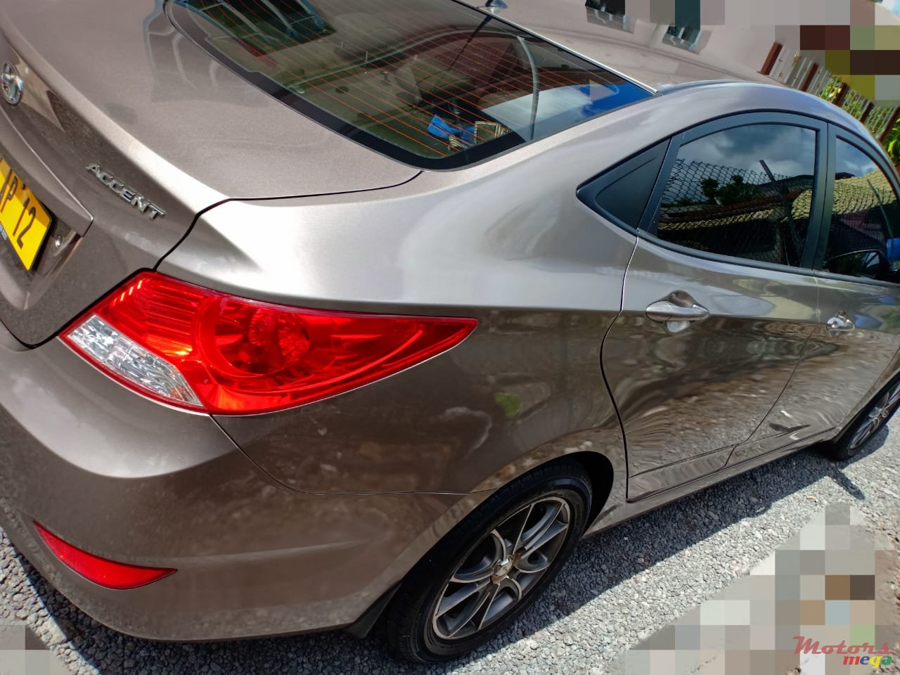 2012' Hyundai Accent photo #2