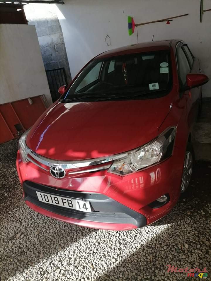 2014' Toyota Yaris photo #2