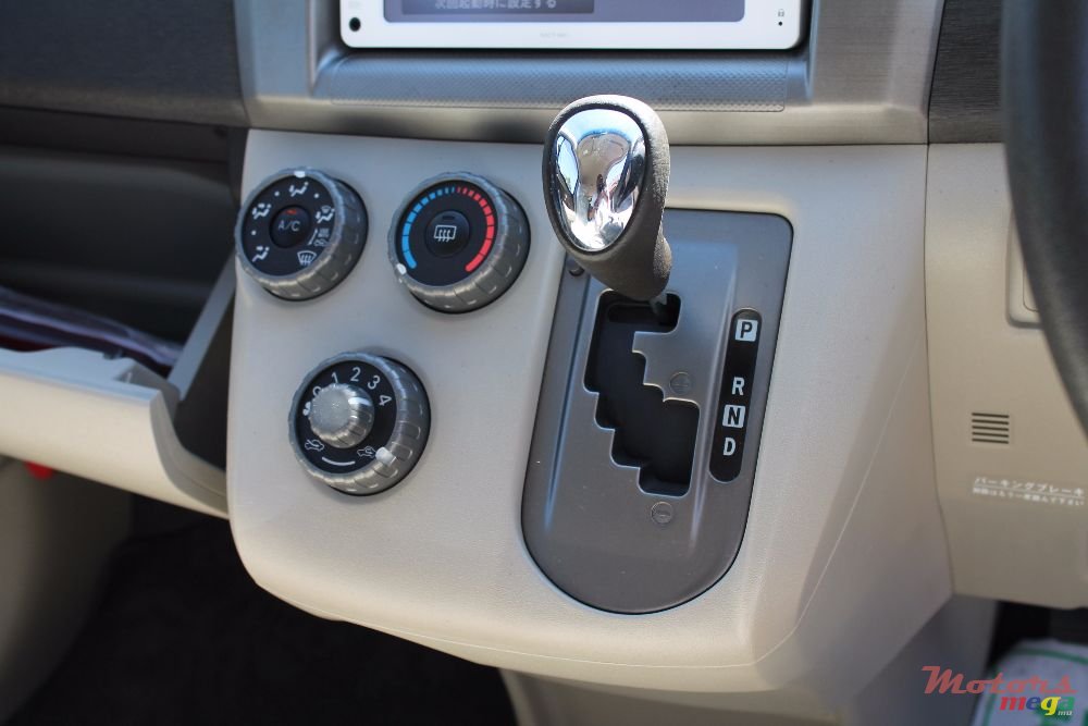 2011' Toyota photo #3