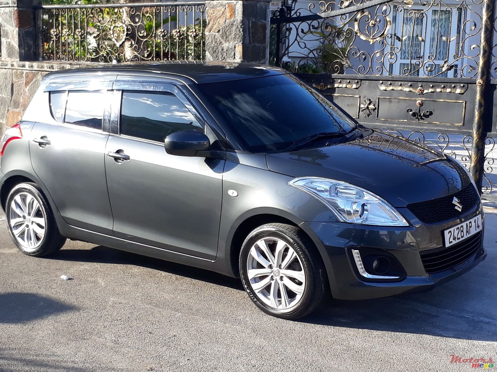 2014' Suzuki Swift JAPON photo #1
