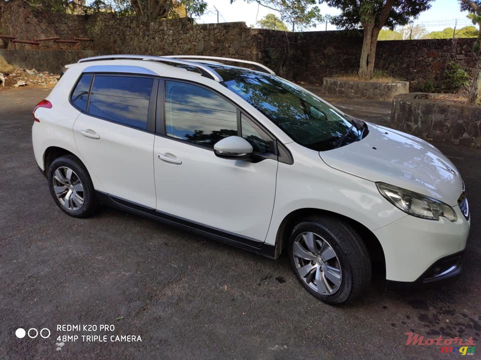 2015' Peugeot 2008 Allure photo #2