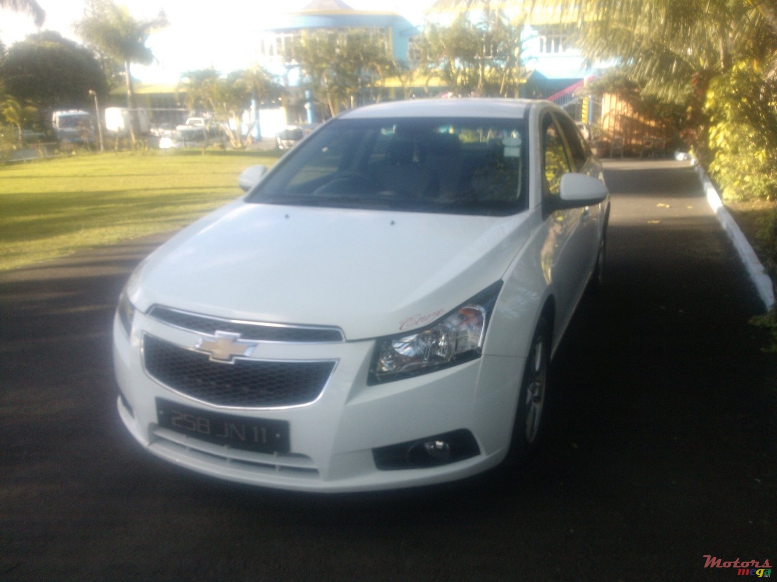 2011' Chevrolet Cruze photo #1