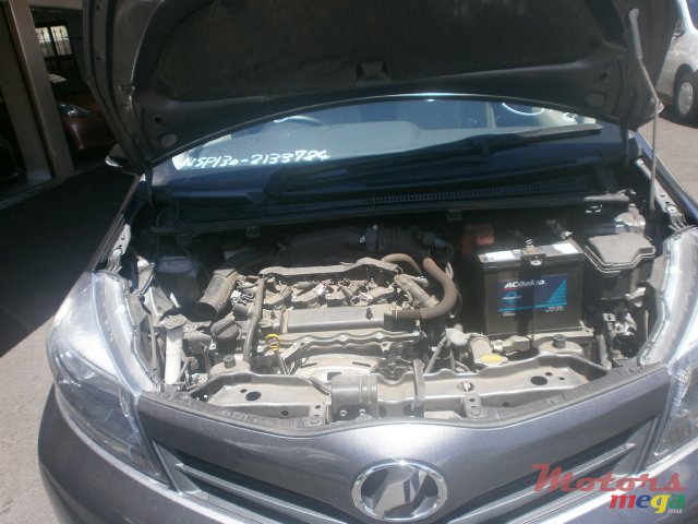 2013' Toyota Vitz photo #5