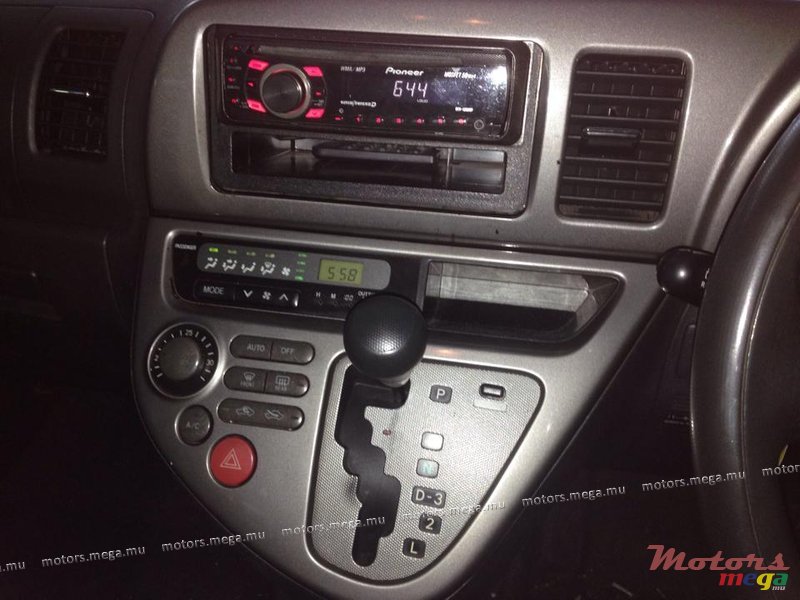 2004' Toyota Wish photo #6