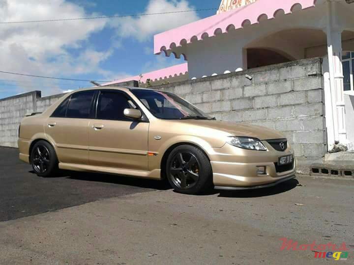 2002' Mazda 323 sports D'origine photo #2