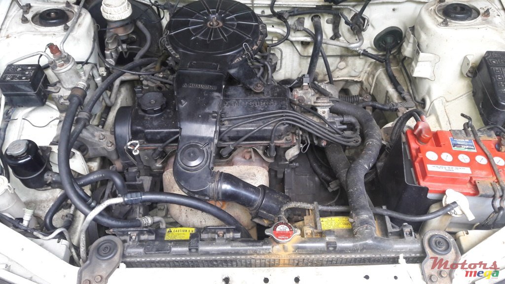 1998' Mitsubishi Lancer photo #3