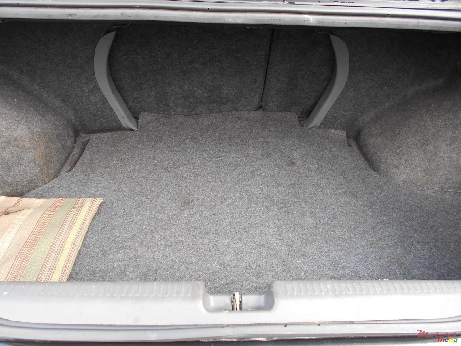 2004' Mitsubishi Lancer photo #4