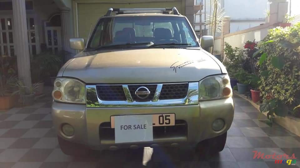 2005' Nissan Hardbody photo #2