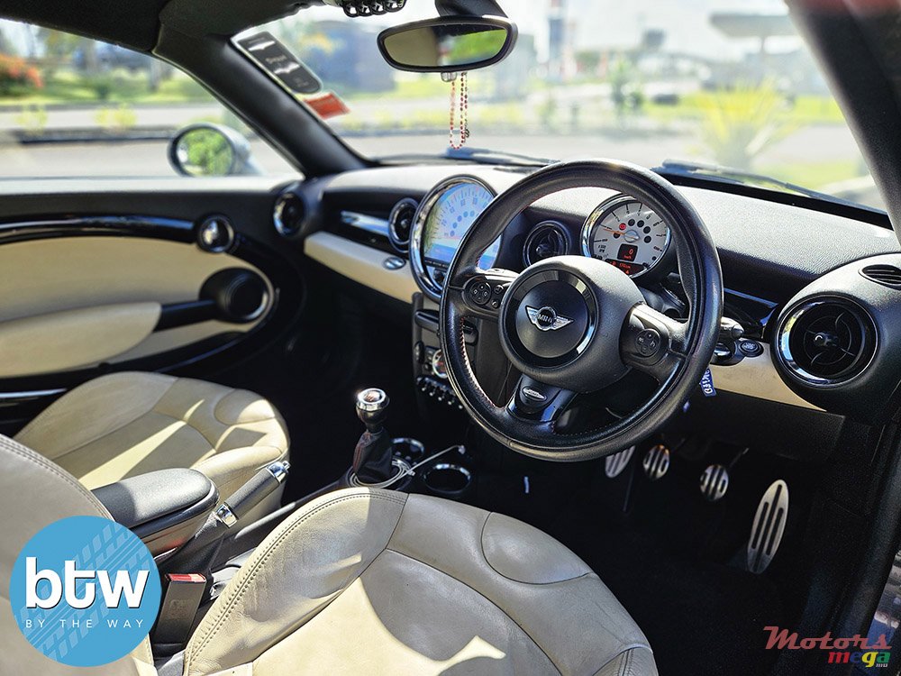 2013' MINI Cooper photo #5