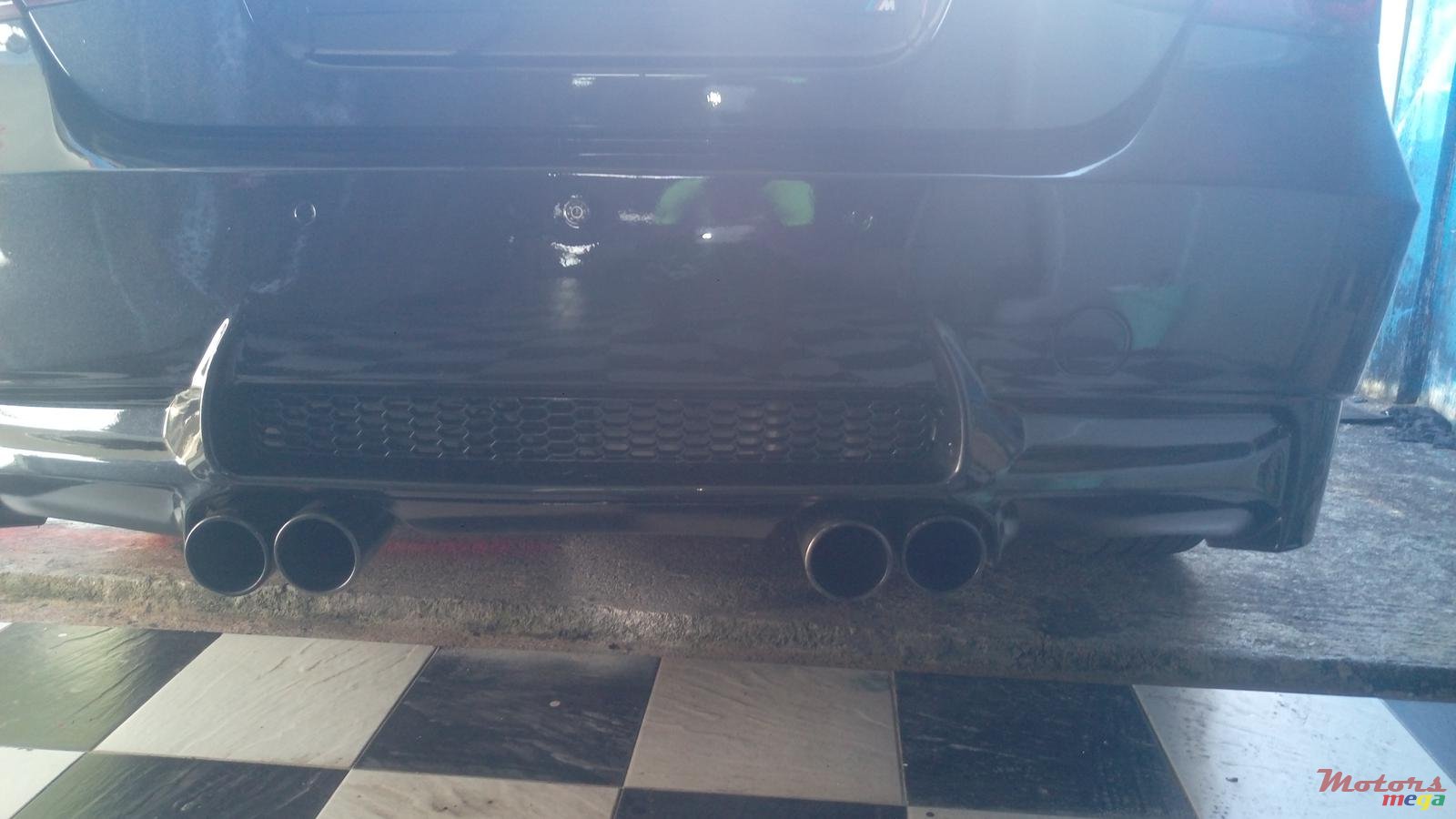 2011' BMW 3 Series photo #3