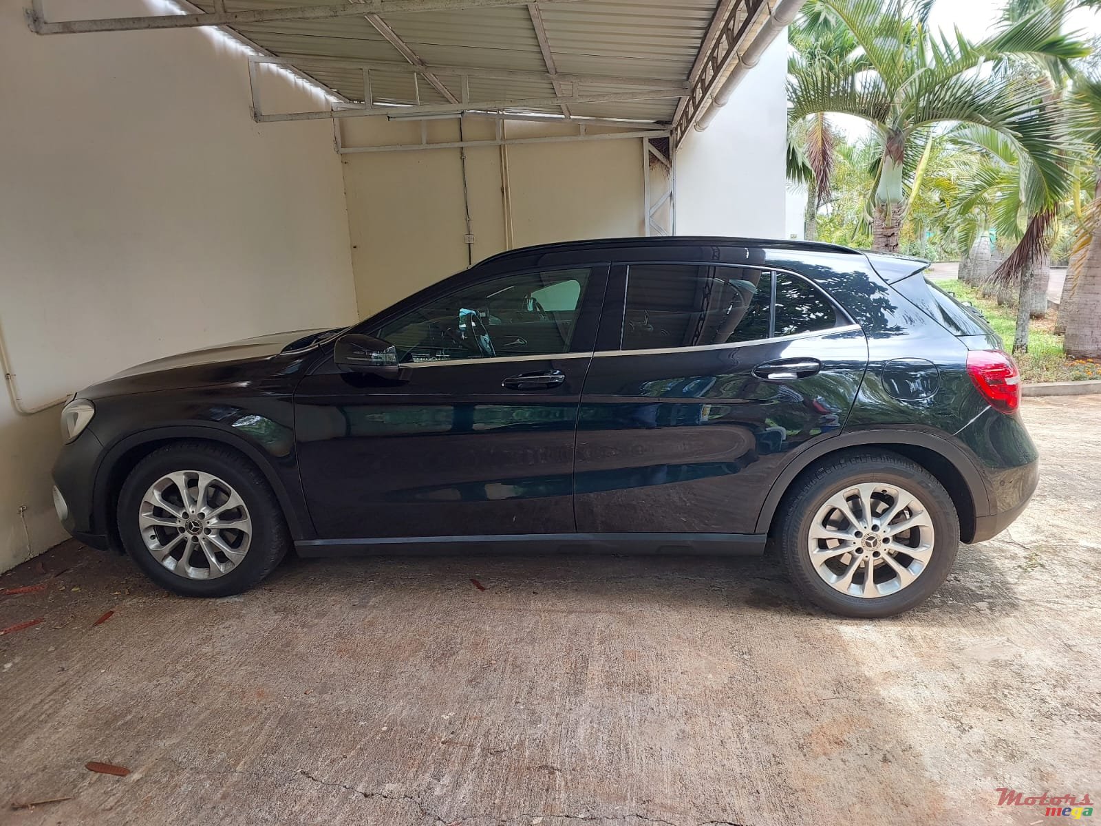 2017' Mercedes-Benz GLB 180 photo #2