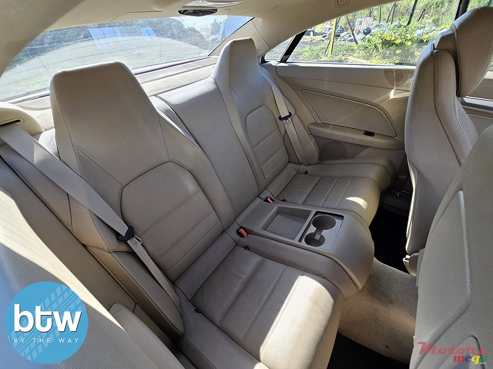 2010' Mercedes-Benz 250 Coupe photo #7