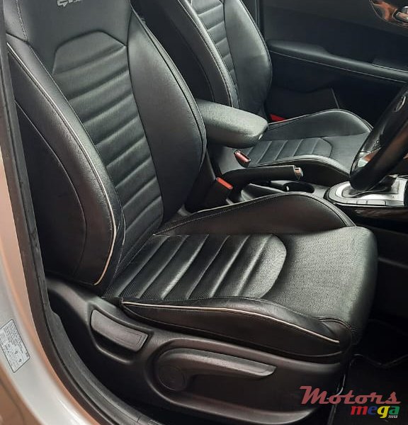 2021' Kia Cerato GT Line photo #5