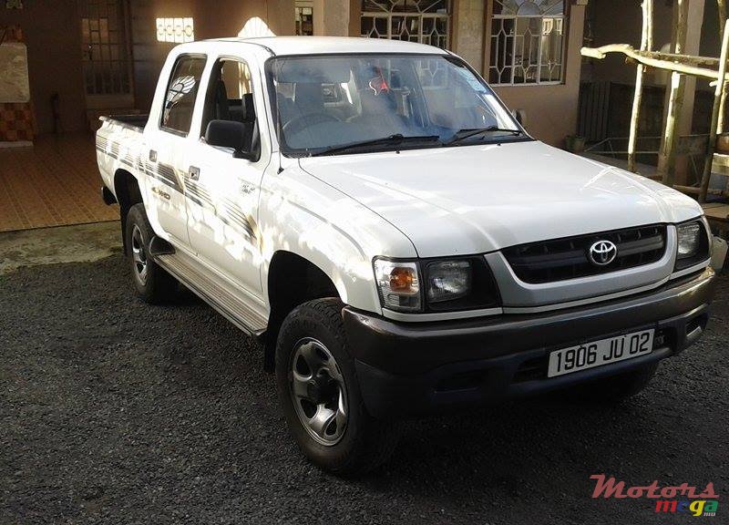 2002' Toyota Hilux photo #2