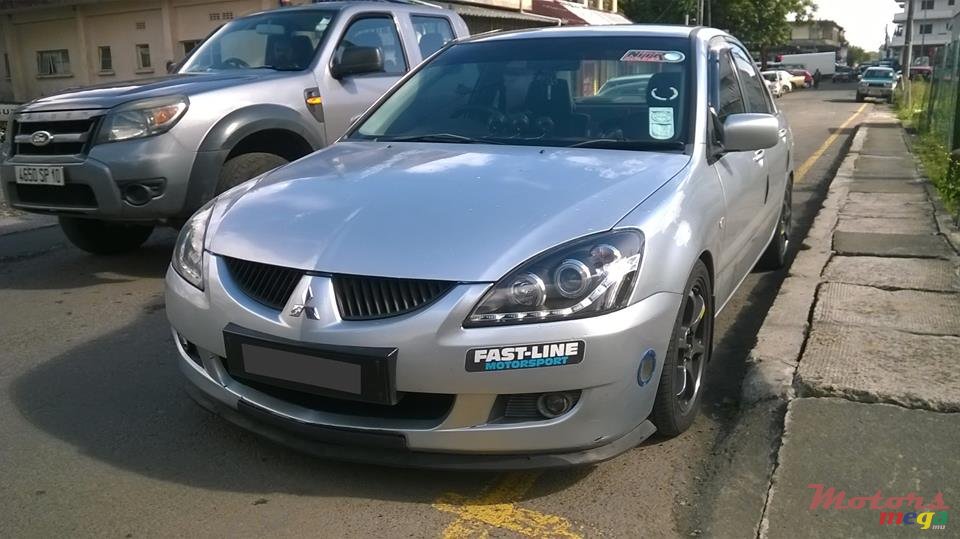 2003' Mitsubishi Lancer photo #2