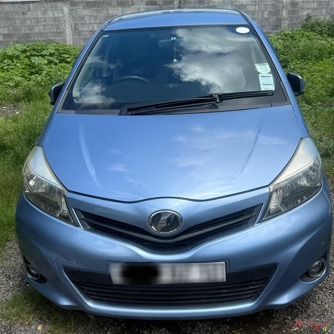 2012' Toyota Vitz photo #1