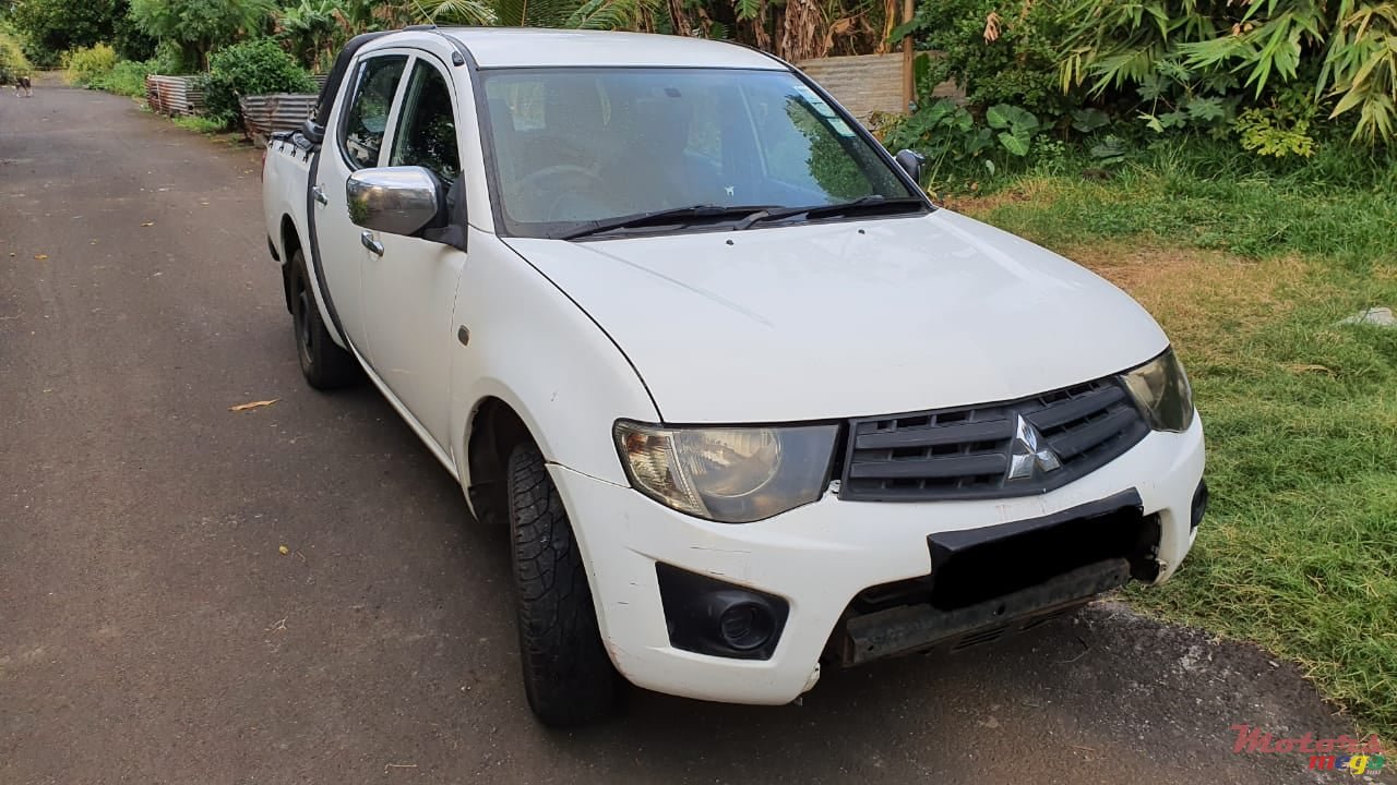 2011' Mitsubishi L 200 Sportero photo #1