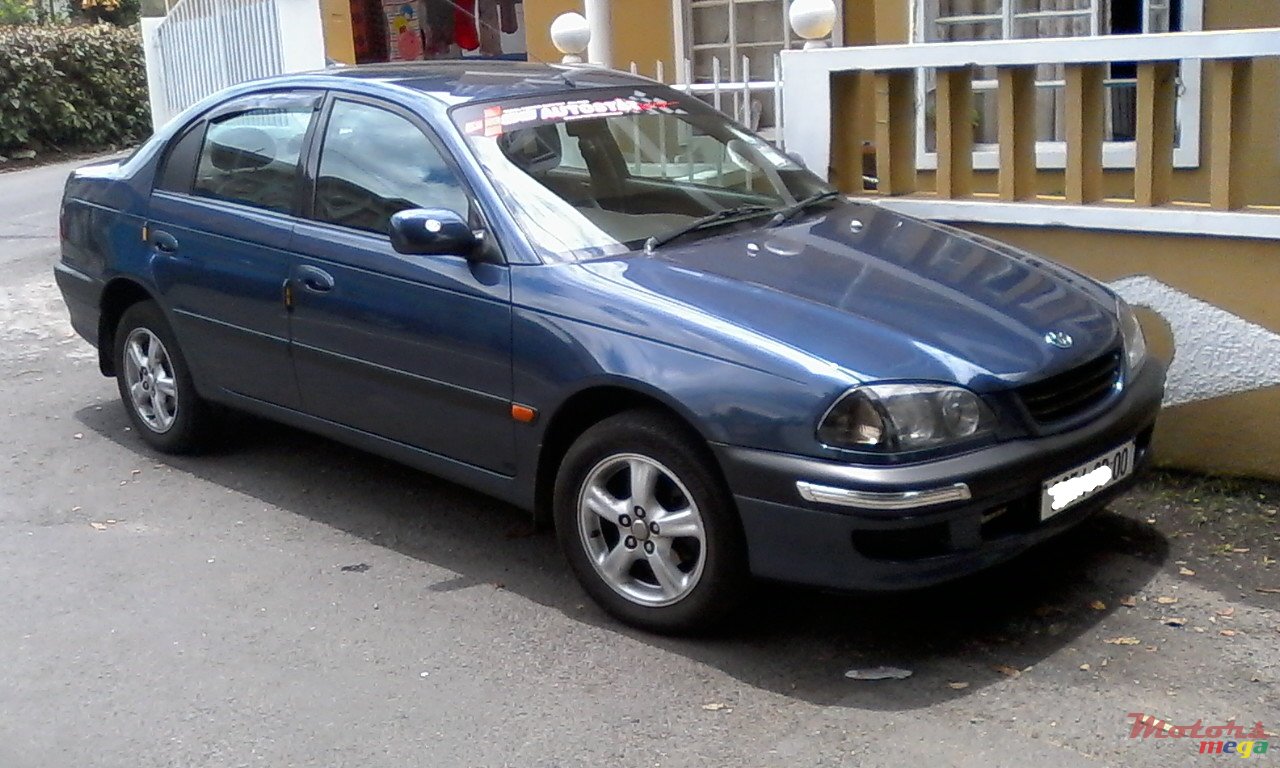 2000' Toyota Corona photo #2