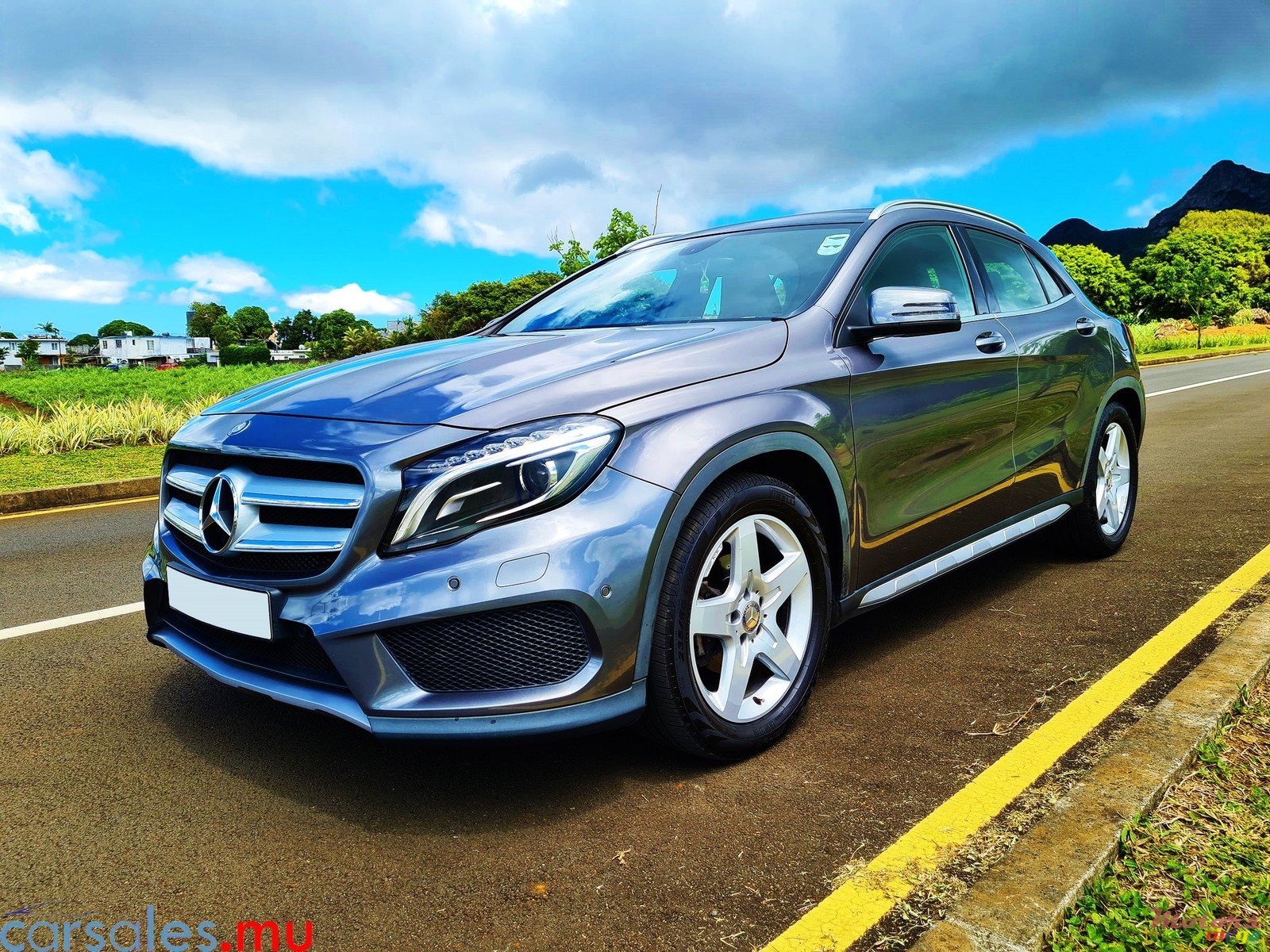 2016' Mercedes-Benz GLA 200 AMG photo #1