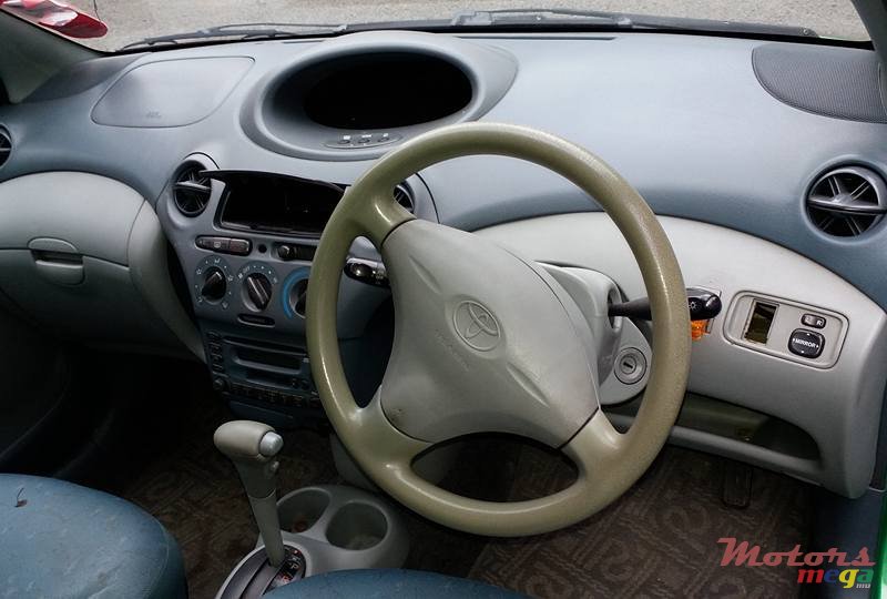2000' Toyota Vitz photo #5
