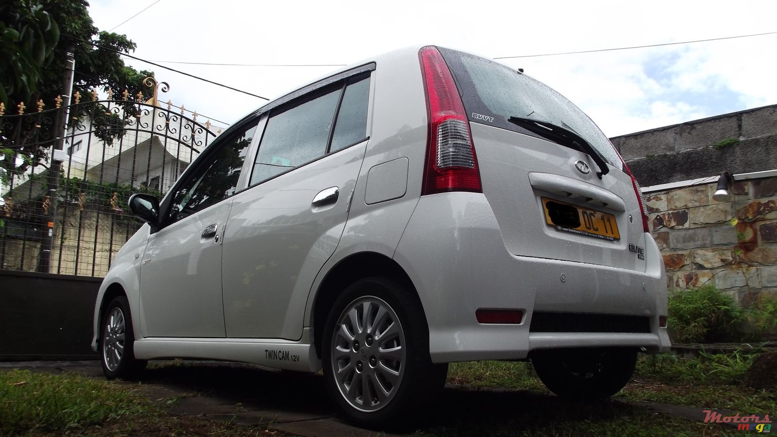 2011' Perodua Viva Elite photo #1