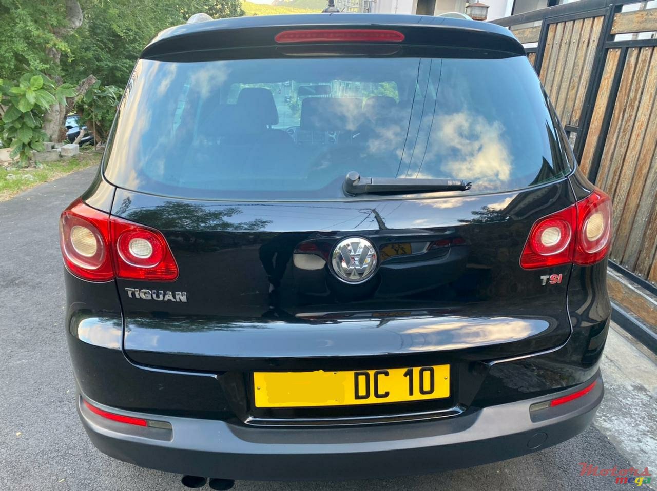 2010' Volkswagen Tiguan photo #1