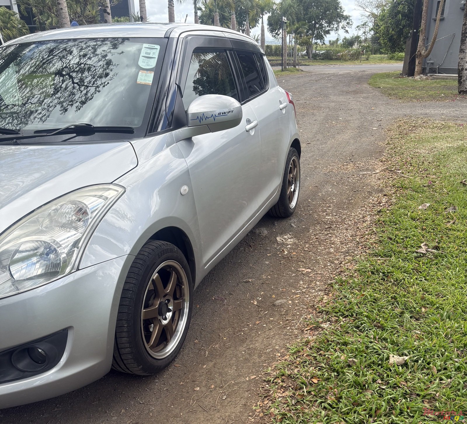 2012' Suzuki Swift photo #3