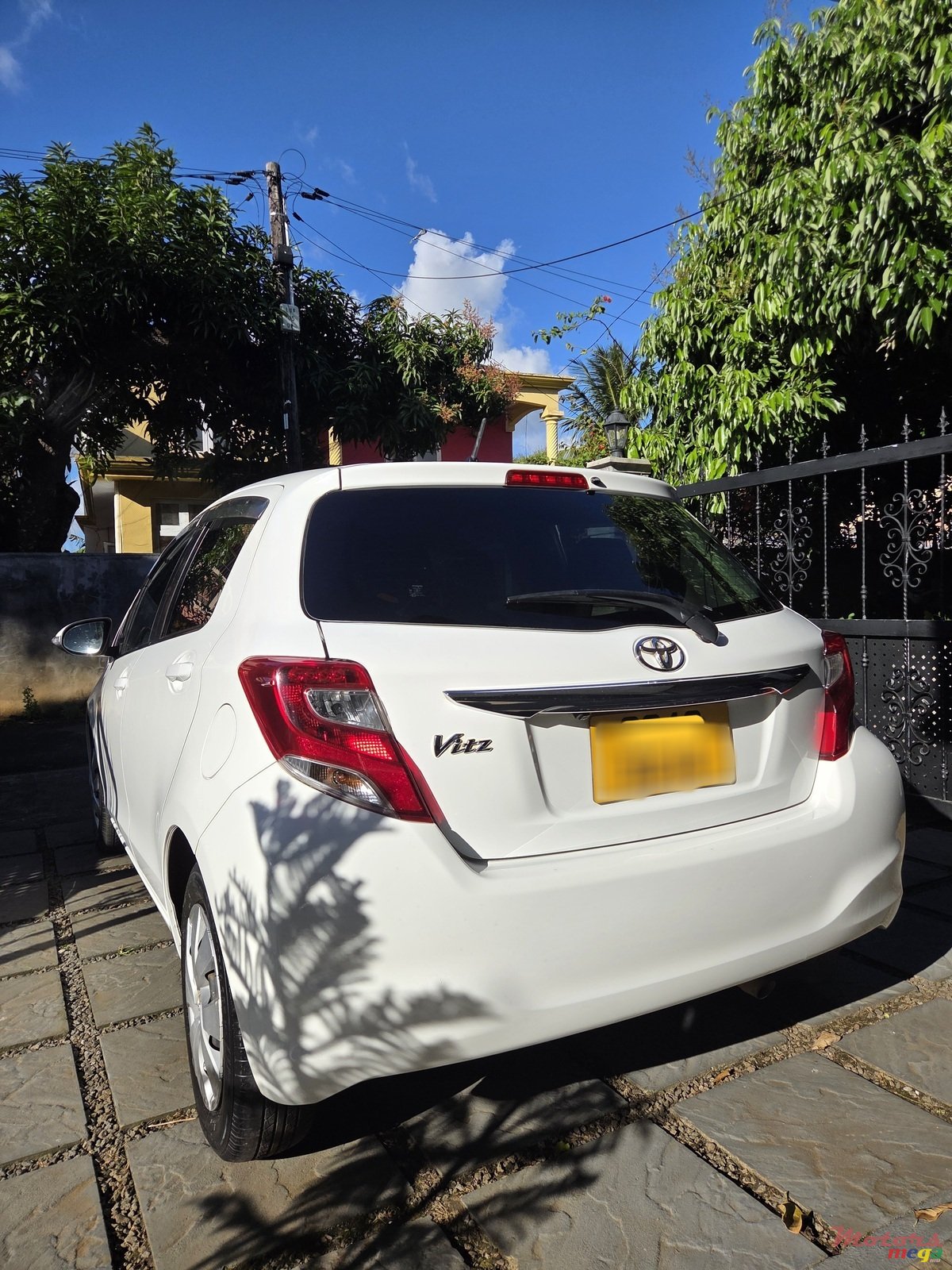 2014' Toyota Vitz photo #2