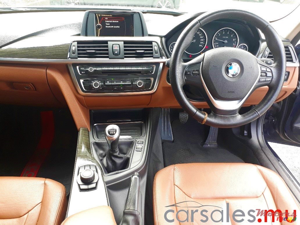 2012' BMW 328 i Luxury Line photo #6