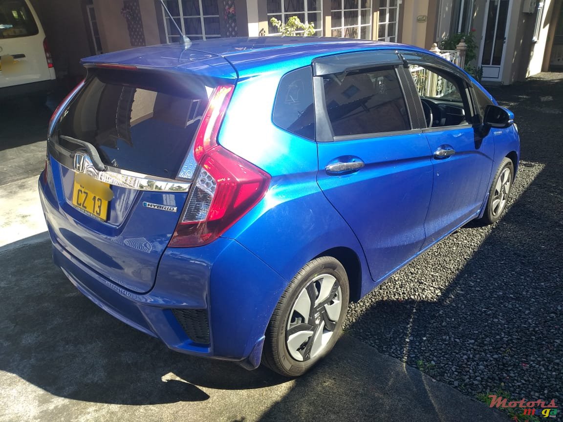 2013' Honda Fit Hybrid photo #2