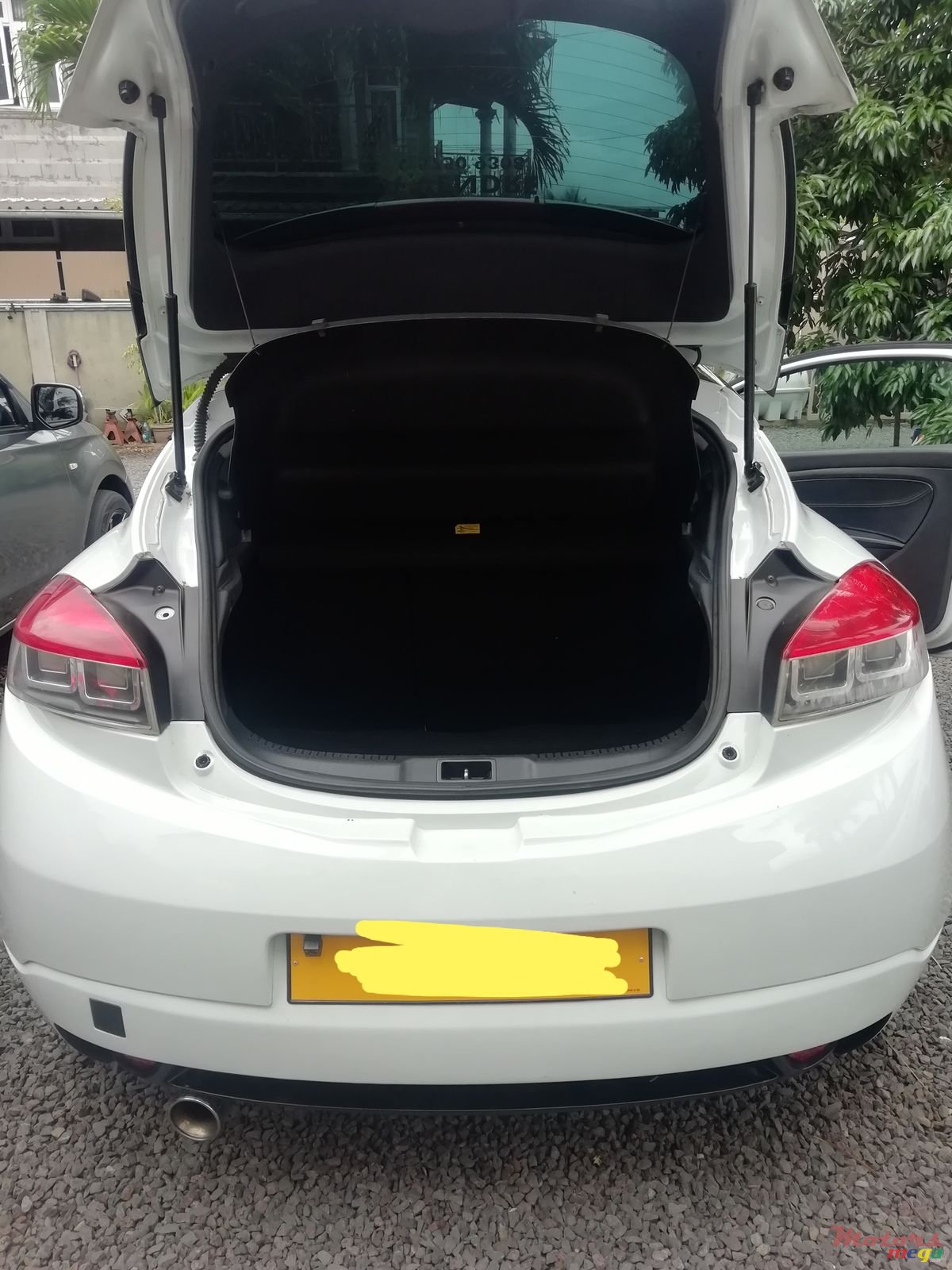 2011' Renault Megane photo #4