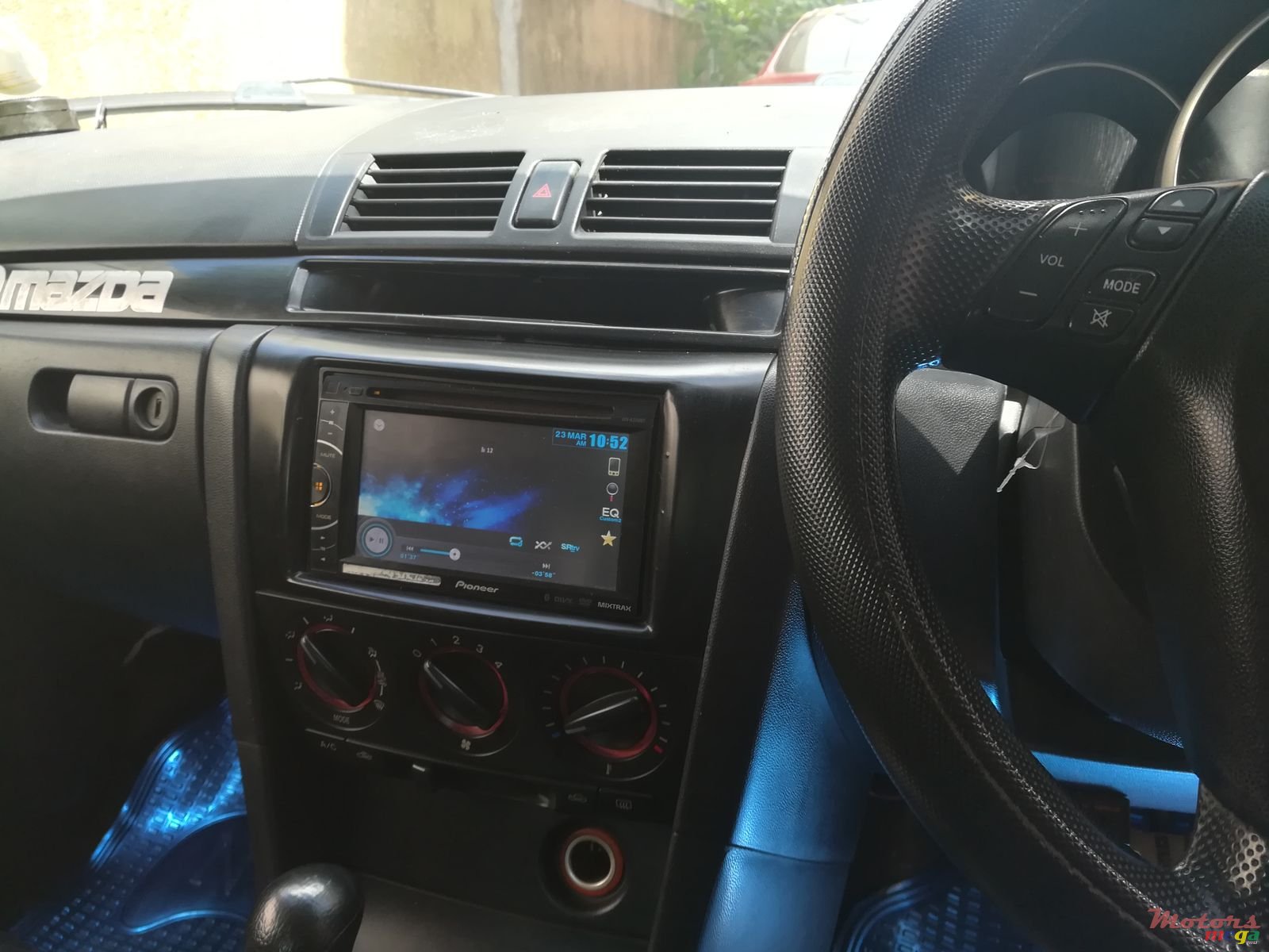 2004' Mazda 3 photo #3