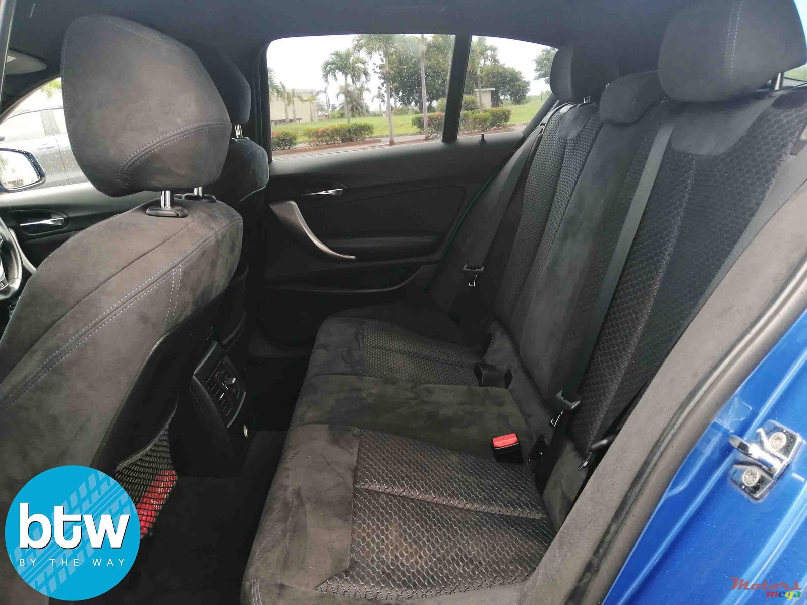 2012' BMW 118 photo #4