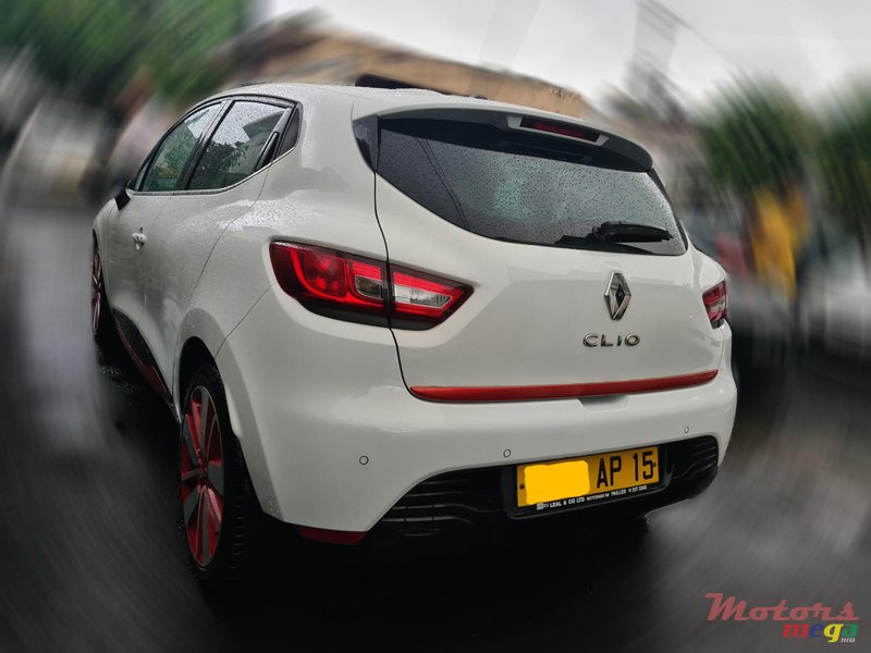 2015' Renault Clio Sport photo #2