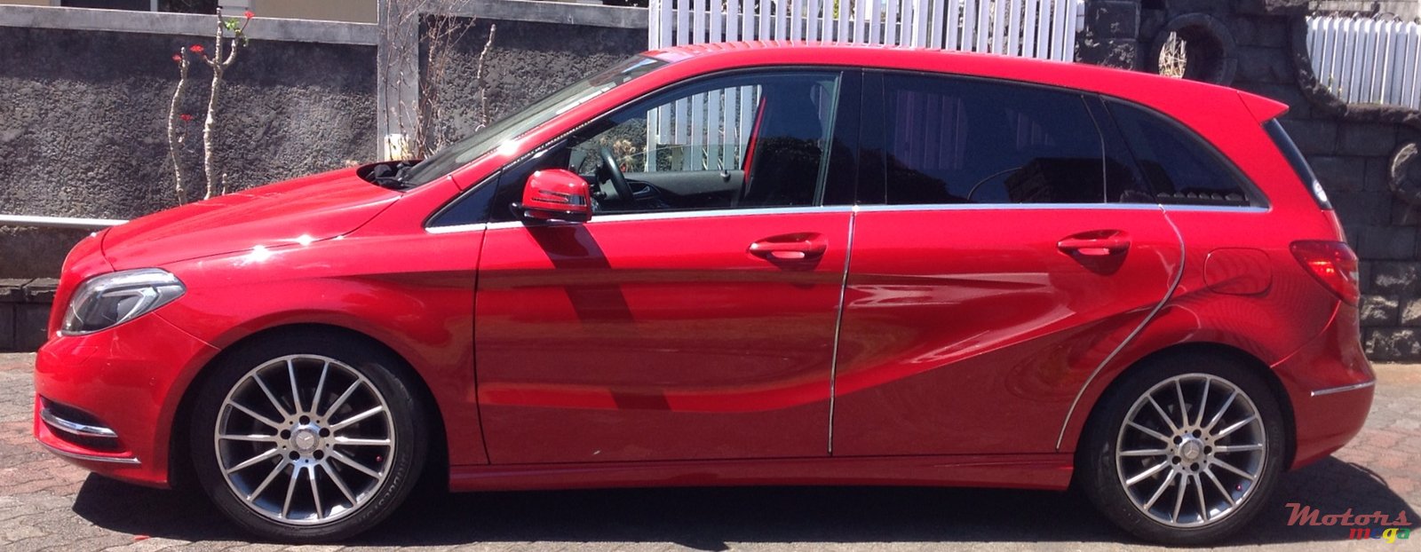 2012' Mercedes-Benz B 180 photo #5