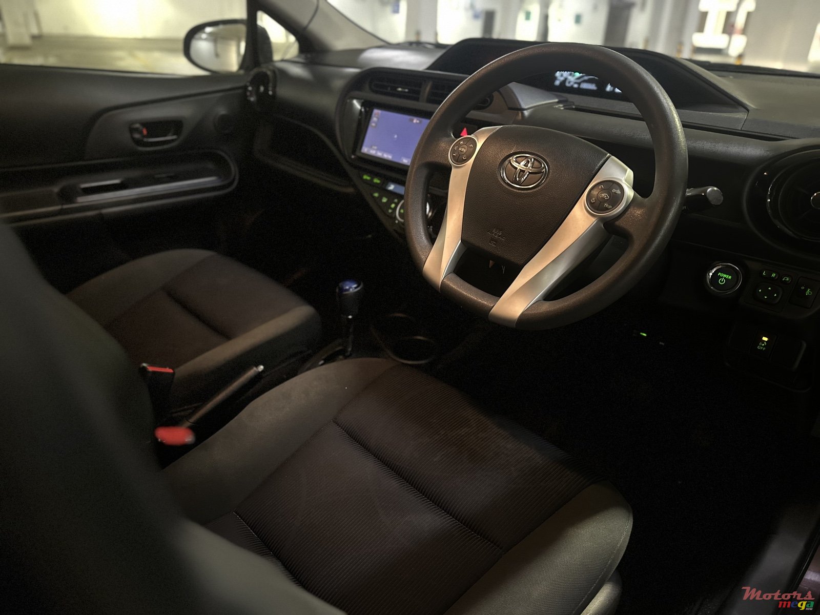 2015' Toyota Aqua photo #5